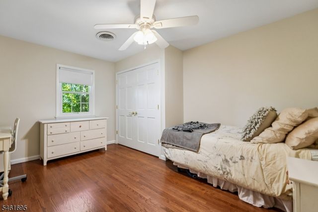 302 Woods End Rd, Westfield Town, NJ 07090
