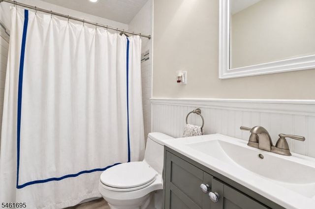 302 Woods End Rd, Westfield Town, NJ 07090