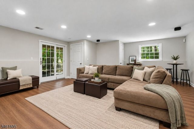 302 Woods End Rd, Westfield Town, NJ 07090