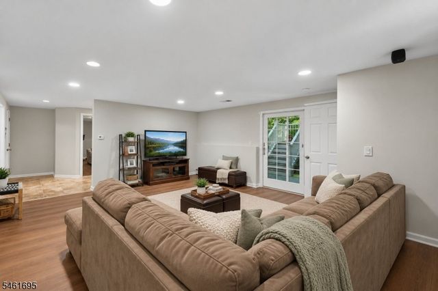 302 Woods End Rd, Westfield Town, NJ 07090
