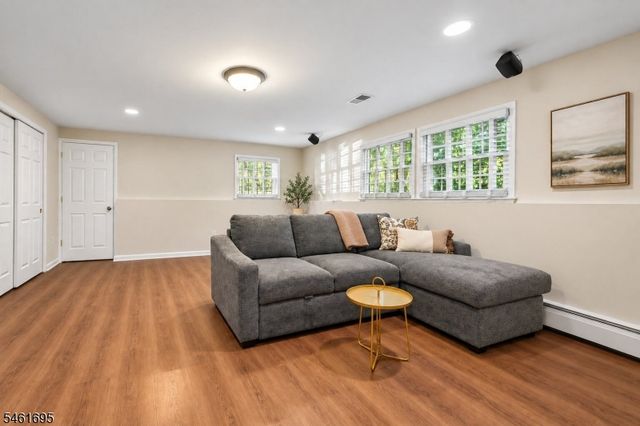 302 Woods End Rd, Westfield Town, NJ 07090