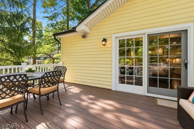 302 Woods End Rd, Westfield Town, NJ 07090