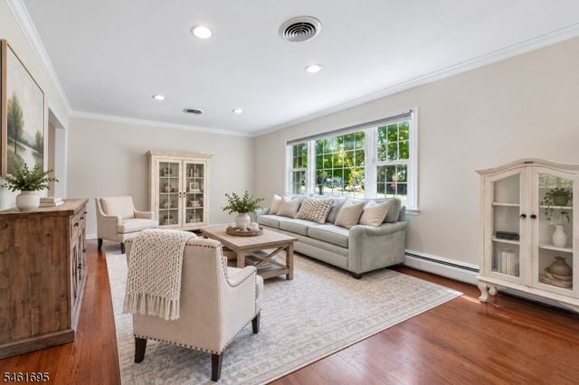 302 Woods End Rd, Westfield Town, NJ 07090