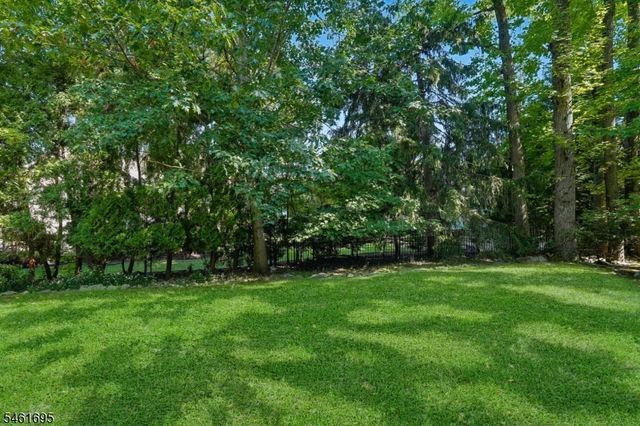 302 Woods End Rd, Westfield Town, NJ 07090