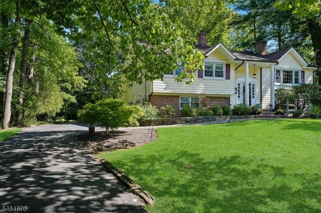 302 Woods End Rd, Westfield Town, NJ 07090