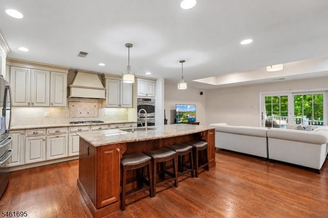 302 Woods End Rd, Westfield Town, NJ 07090