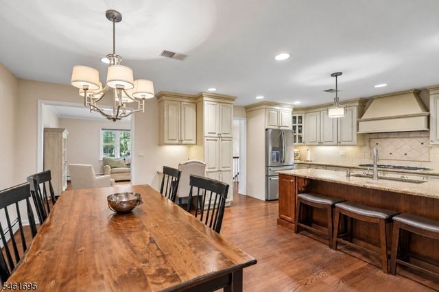 302 Woods End Rd, Westfield Town, NJ 07090