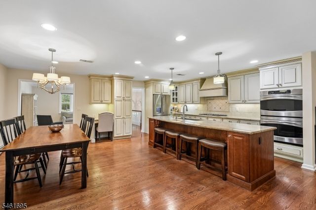 302 Woods End Rd, Westfield Town, NJ 07090