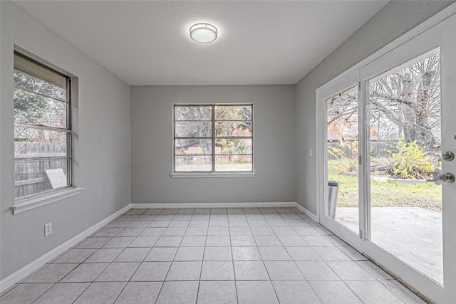 1205 Navaho Street, Arlington, TX 76012