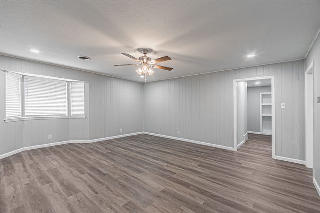 1205 Navaho Street, Arlington, TX 76012