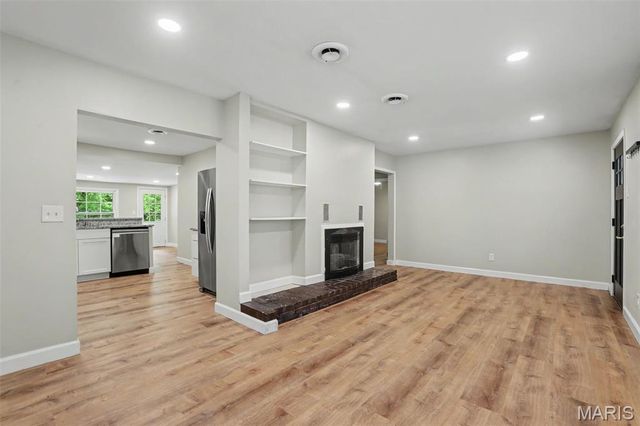 55 Garden Lane, Maryland Heights, MO 63043