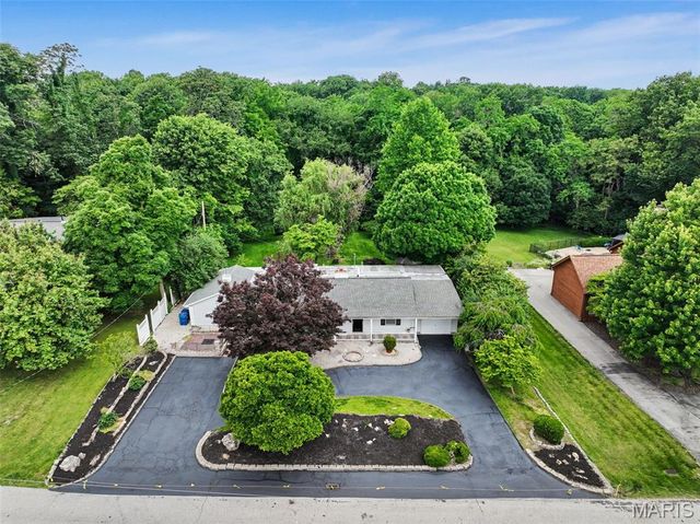 55 Garden Lane, Maryland Heights, MO 63043