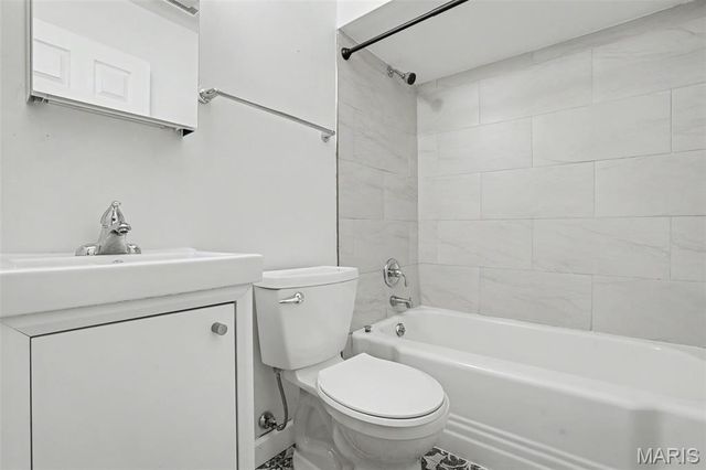 55 Garden Lane, Maryland Heights, MO 63043