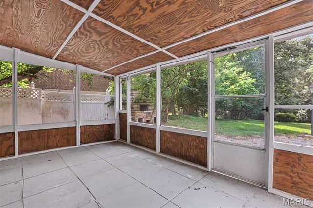 55 Garden Lane, Maryland Heights, MO 63043