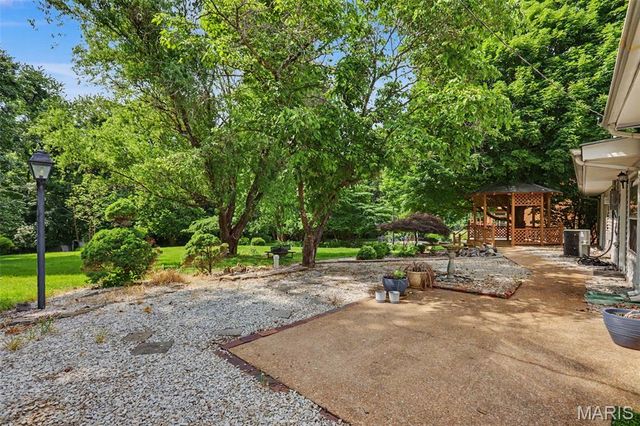 55 Garden Lane, Maryland Heights, MO 63043