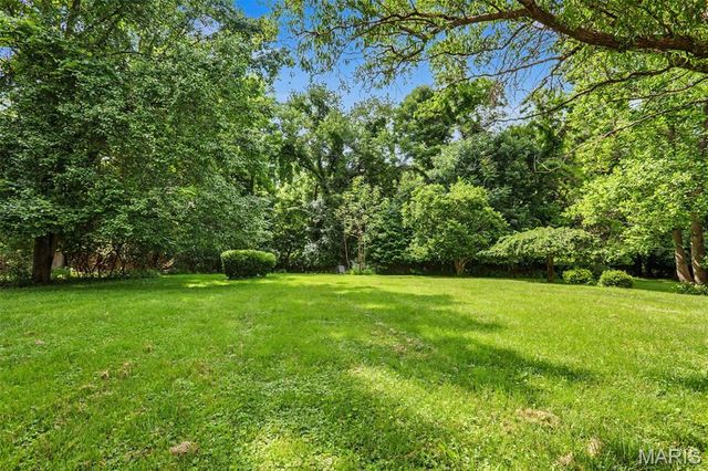 55 Garden Lane, Maryland Heights, MO 63043