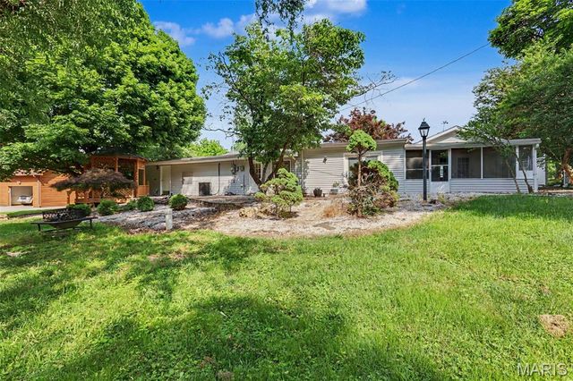 55 Garden Lane, Maryland Heights, MO 63043