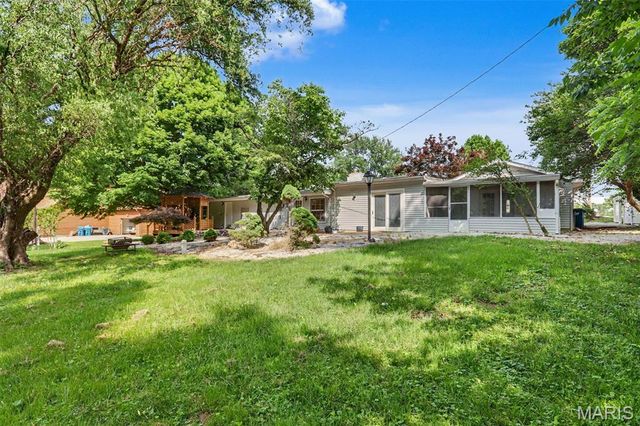 55 Garden Lane, Maryland Heights, MO 63043