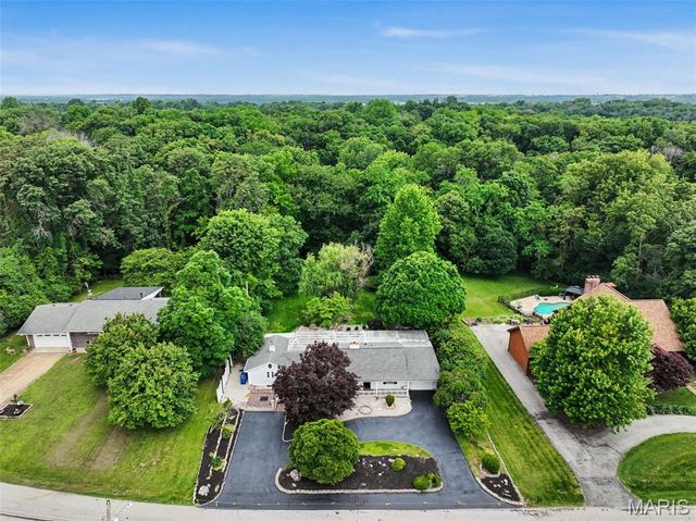 55 Garden Lane, Maryland Heights, MO 63043