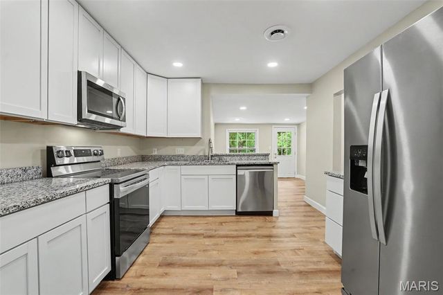 55 Garden Lane, Maryland Heights, MO 63043