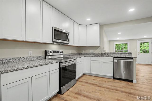 55 Garden Lane, Maryland Heights, MO 63043