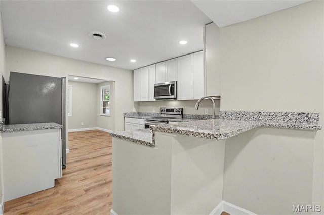 55 Garden Lane, Maryland Heights, MO 63043