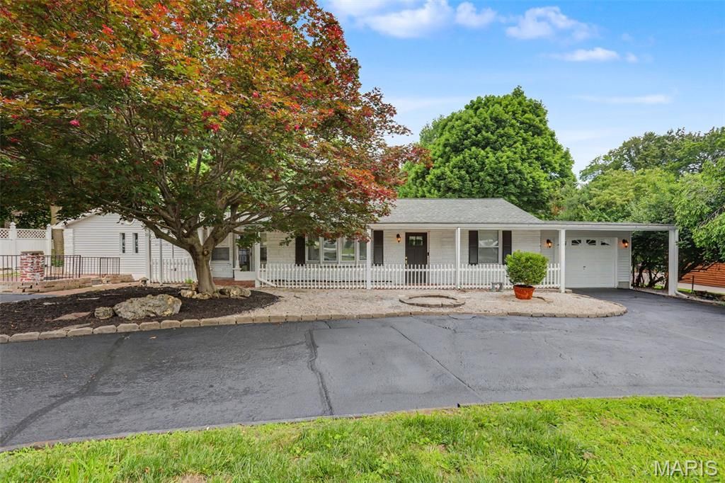 55 Garden Lane, Maryland Heights, MO 63043