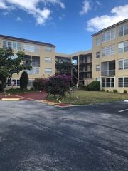 2801 Somerset Dr 209, Lauderdale Lakes, FL 33311