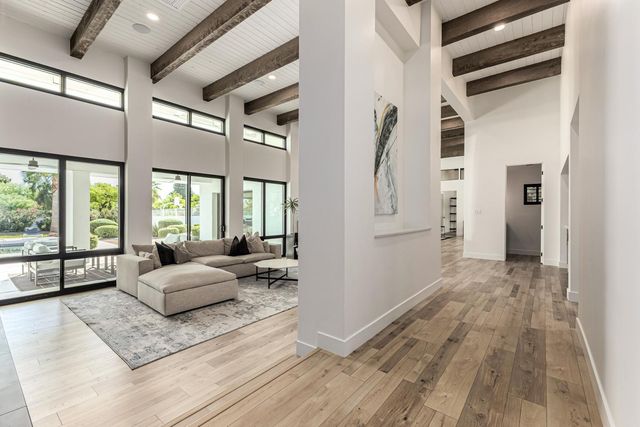 9917 N 52ND Street, Paradise Valley, AZ 85253