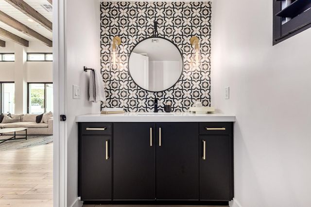 9917 N 52ND Street, Paradise Valley, AZ 85253