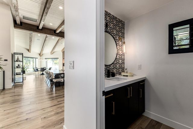 9917 N 52ND Street, Paradise Valley, AZ 85253