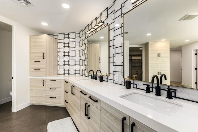 9917 N 52ND Street, Paradise Valley, AZ 85253