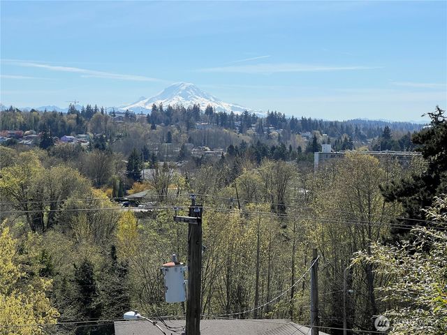 21010 9th Avenue S, Des Moines, WA 98198