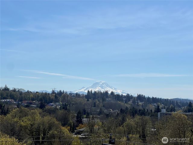 21010 9th Avenue S, Des Moines, WA 98198