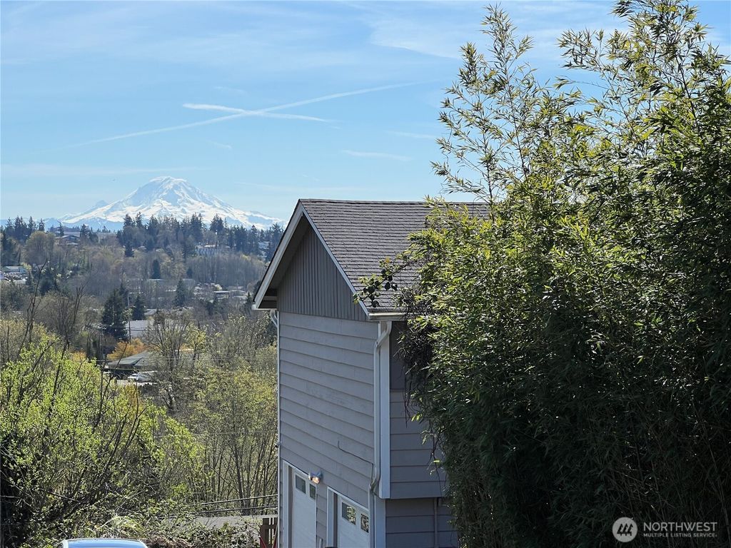 21010 9th Avenue S, Des Moines, WA 98198