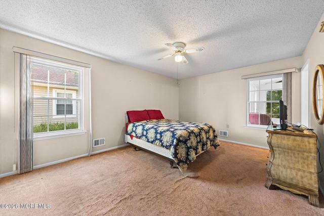 40 Pine Oak Boulevard, Barnegat, NJ 08005