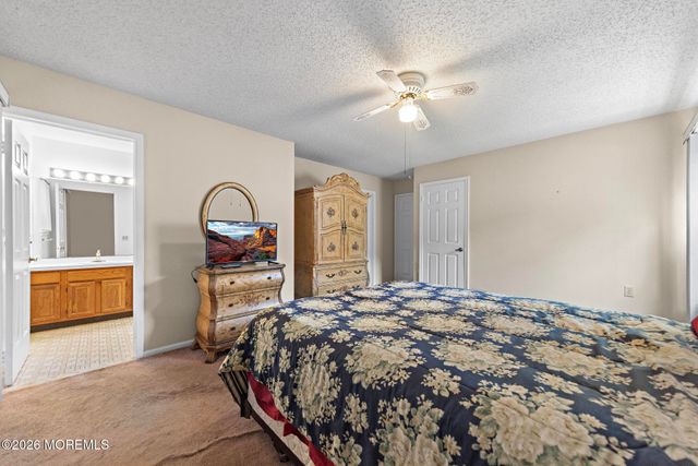 40 Pine Oak Boulevard, Barnegat, NJ 08005