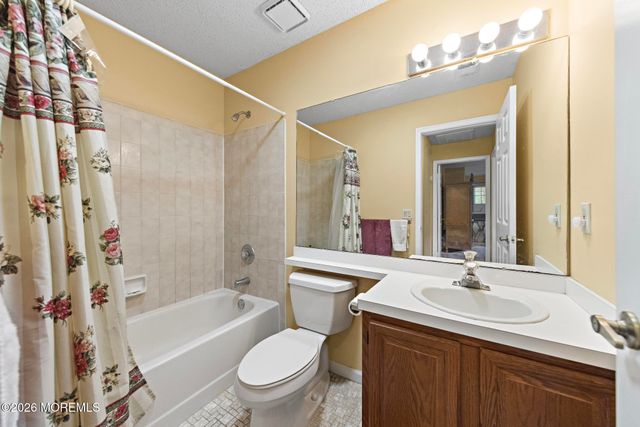 40 Pine Oak Boulevard, Barnegat, NJ 08005