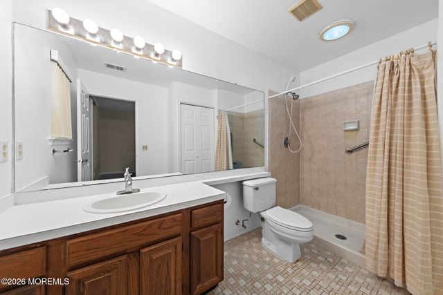 40 Pine Oak Boulevard, Barnegat, NJ 08005