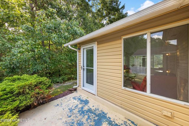 40 Pine Oak Boulevard, Barnegat, NJ 08005