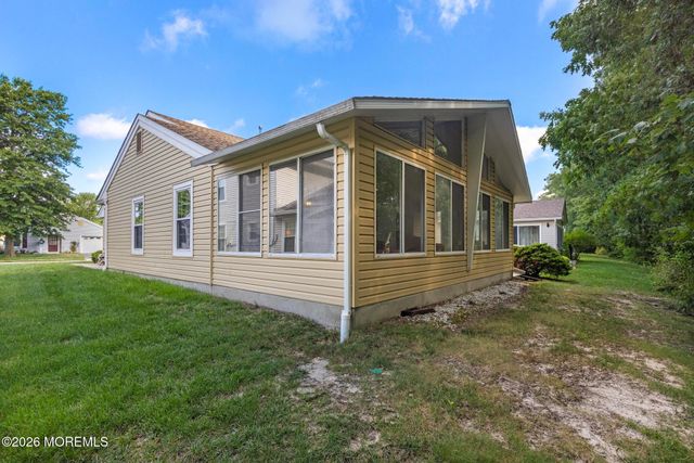 40 Pine Oak Boulevard, Barnegat, NJ 08005