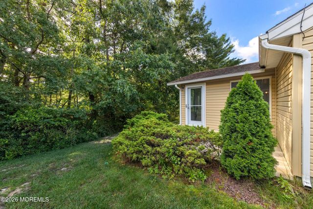 40 Pine Oak Boulevard, Barnegat, NJ 08005
