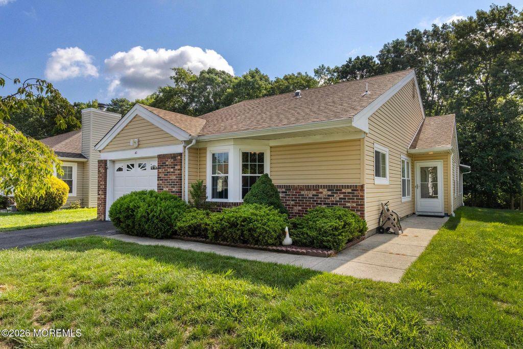 40 Pine Oak Boulevard, Barnegat, NJ 08005