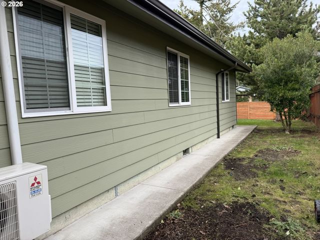 1651 29TH St, Florence, OR 97439