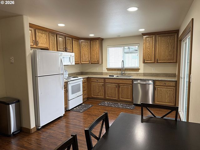 1651 29TH St, Florence, OR 97439