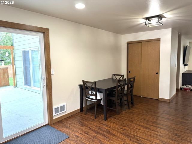 1651 29TH St, Florence, OR 97439