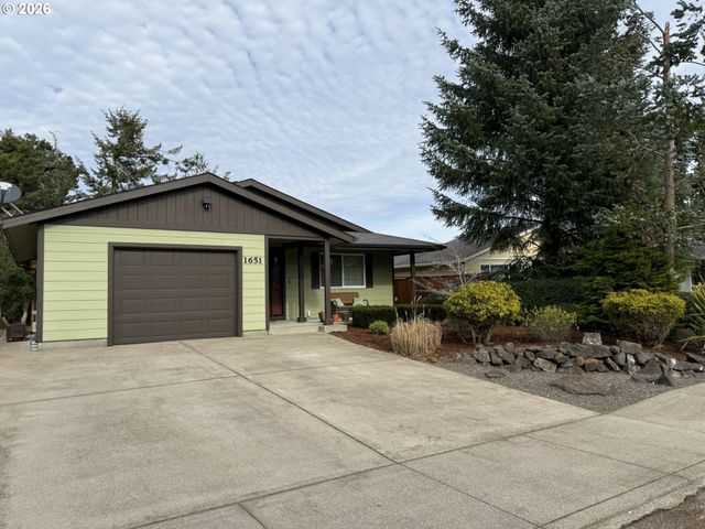 1651 29TH St, Florence, OR 97439