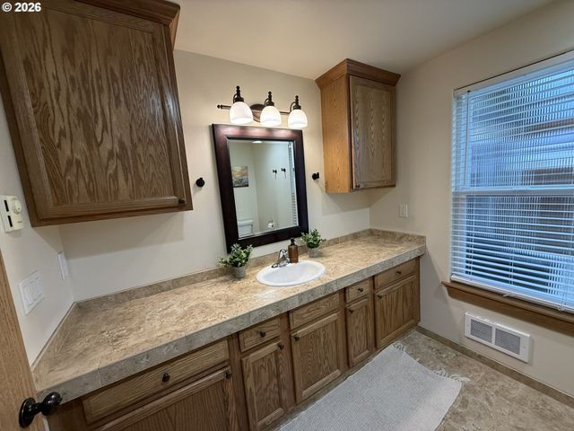 1651 29TH St, Florence, OR 97439