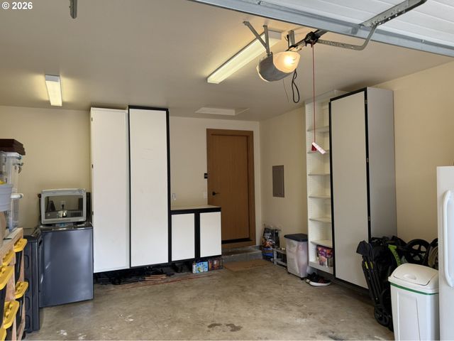 1651 29TH St, Florence, OR 97439