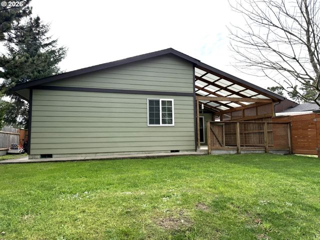 1651 29TH St, Florence, OR 97439